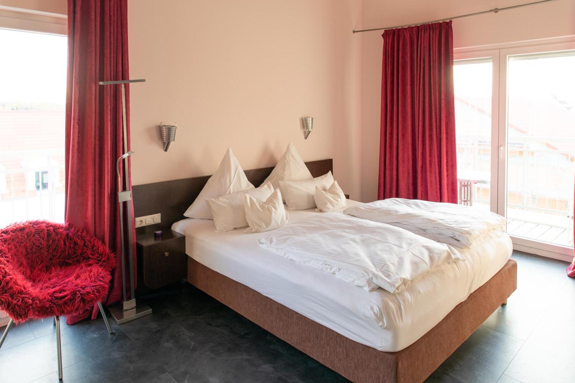 Mein Schlosshotel ฮอยเซนชตามม์ ภายนอก รูปภาพ